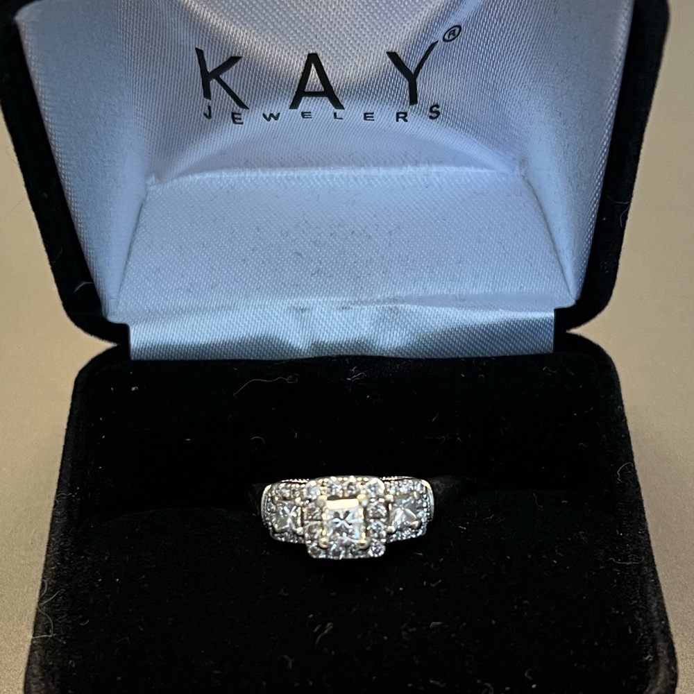 Vera Wang LOVE 3/4 Carat tw Diamonds 14K White Gold Ring